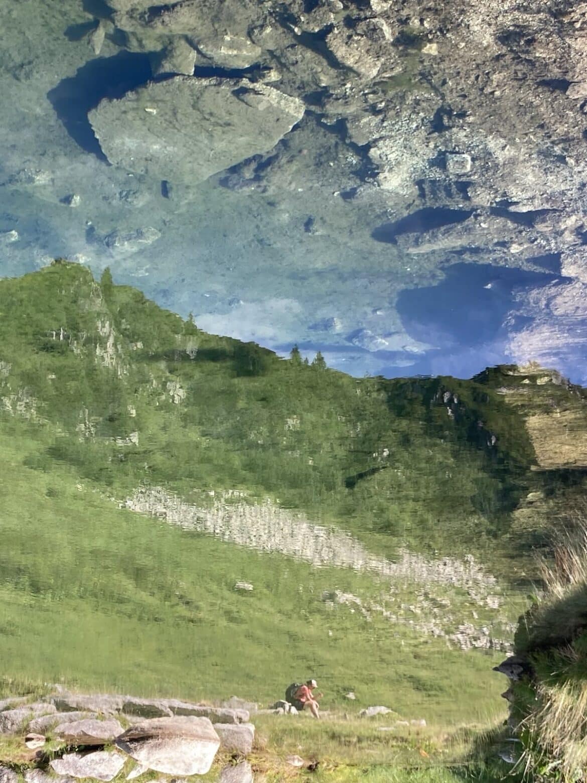 Immersion dans les montagnes, au bord du lac du Loup