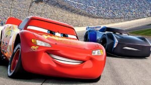 Flash McQueen et Johnny Storm, deux voitures personnages principales de Cars 3